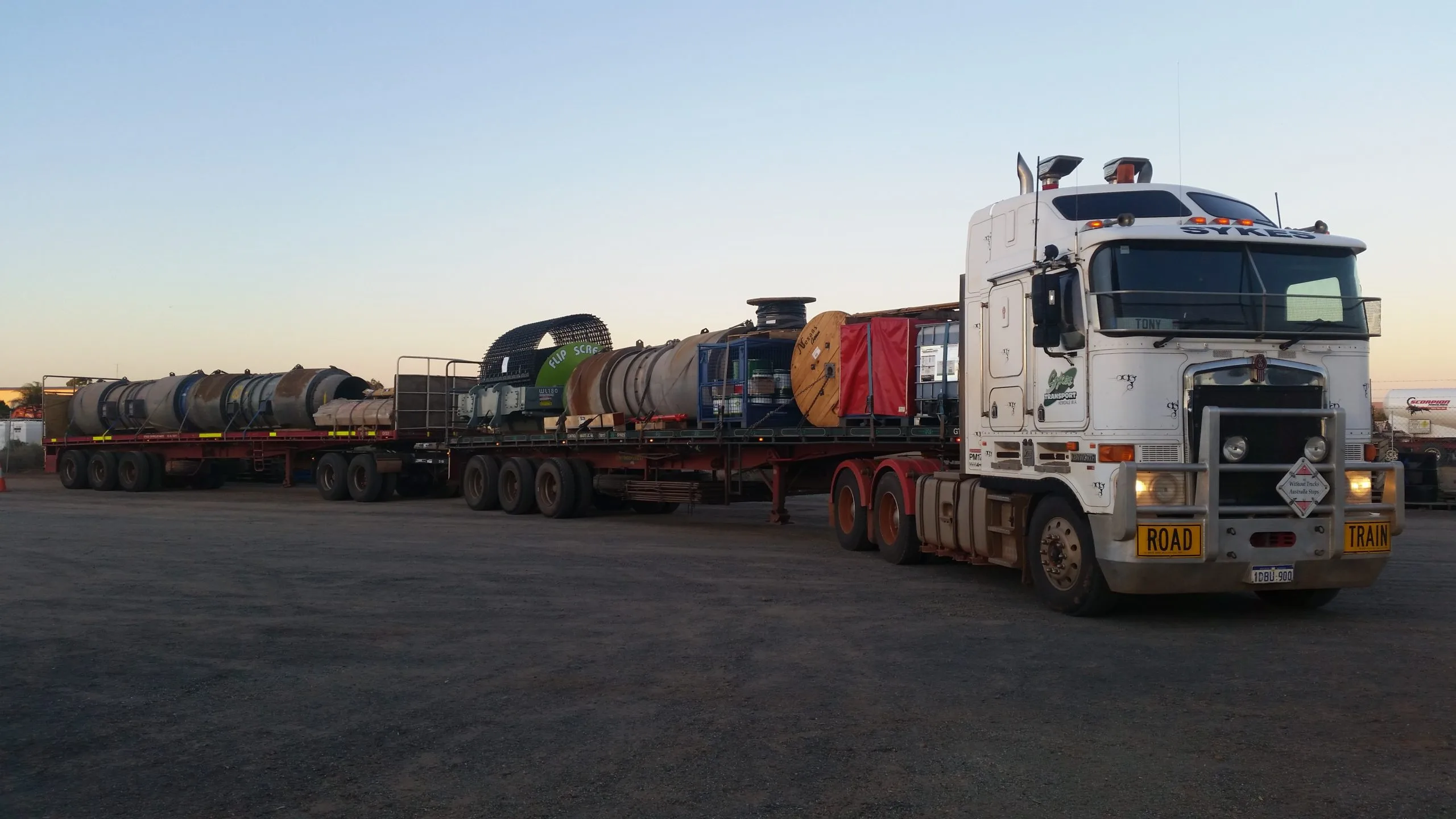 Tony Poulain en Australie — fret, bennes agricoles, transport minier